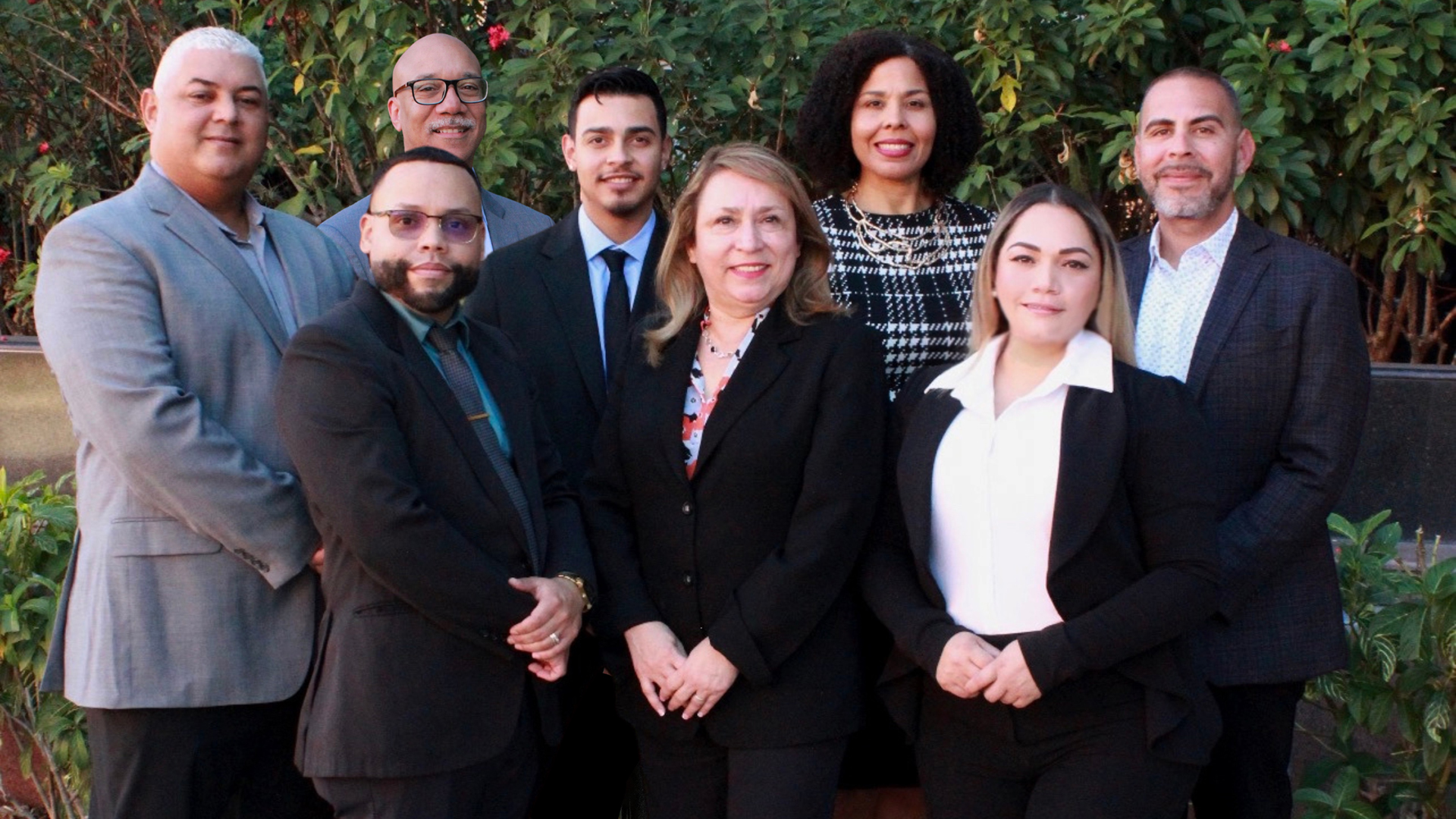 Grupo FMO insurance agents team standing together outdoors in business attire